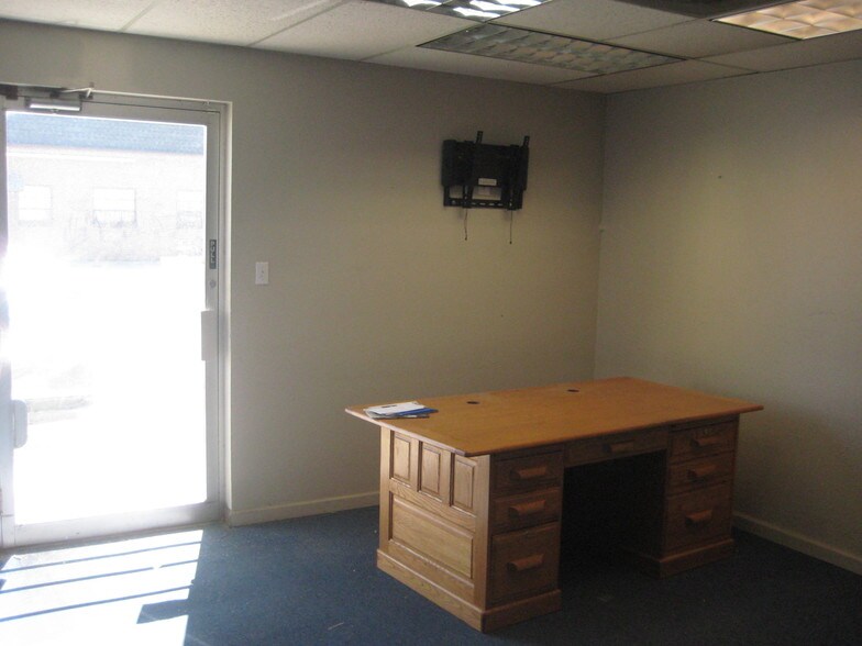 More Photos Of 1865-1877 S Acoma St, Denver Warehouse For Sale