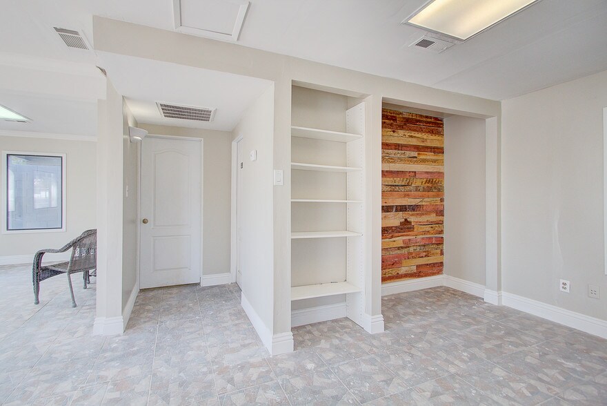 More Photos Of 800 S Casino Center Blvd, Las Vegas Loft Creative Space For Sale