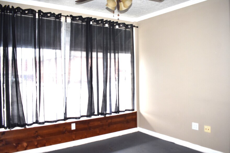 More Photos Of 104 N College St, Gadsden General Retail For Sale