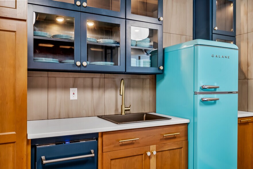 More Photos Of 33 N Sandusky St, Delaware Storefront Retail Office For Lease