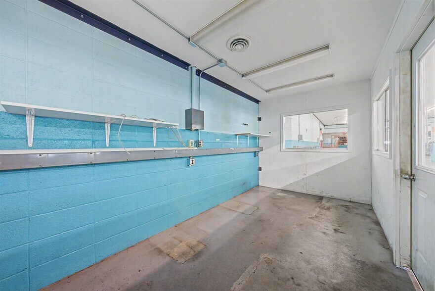 More Photos Of 16771 S 15th St, Galesville Warehouse For Sale
