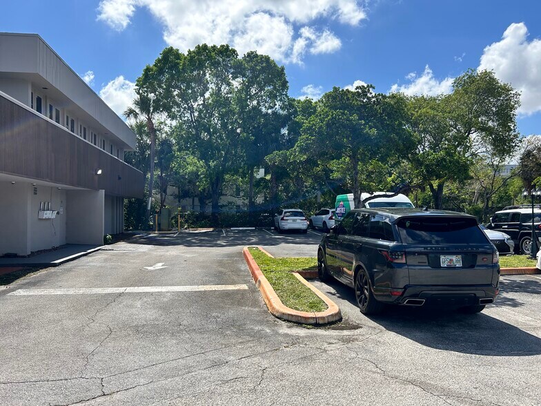 More Photos Of 4121-4141 NW 5th St, Plantation Medical For Sale
