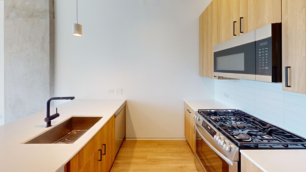 More Photos Of 1717 S Michigan Ave, Chicago Apartments For Lease