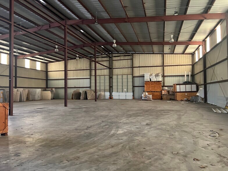 More Photos Of 5809-5817 Centralcrest St, Houston Warehouse For Lease