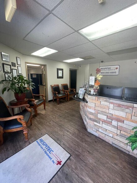 More Photos Of 401 Commerce Way, Longwood Light Manufacturing For Sale