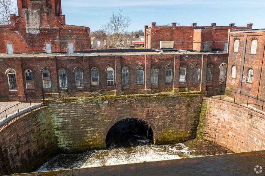 More Photos Of 1 Allen St, Springfield Manufacturing For Lease