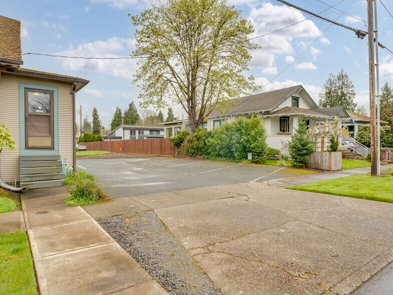 More Photos Of 737 NW Adams St, Mcminnville Office For Sale