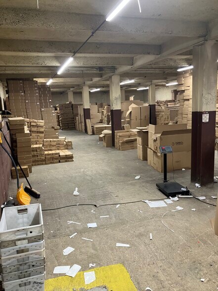 More Photos Of 32 Intersection St, Hempstead Warehouse For Lease