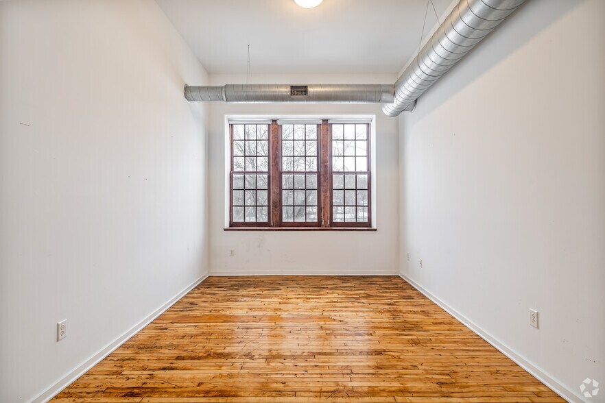 More Photos Of 21 W North St, Akron Apartments For Lease