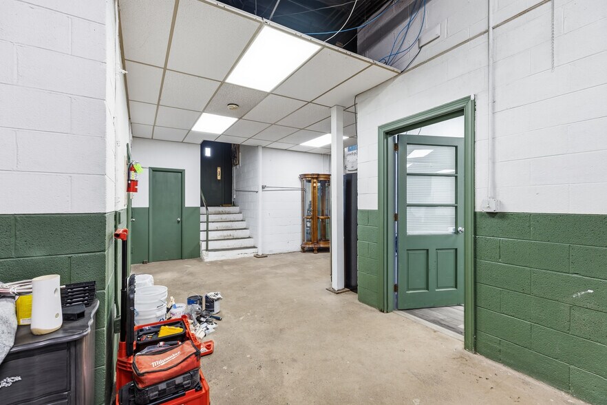 More Photos Of 2940 Fulks St, Lynchburg Showroom For Sale