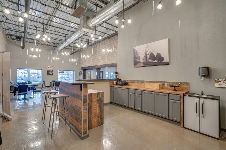 More Photos Of 109-111 S Main St, Irving Restaurant For Sale