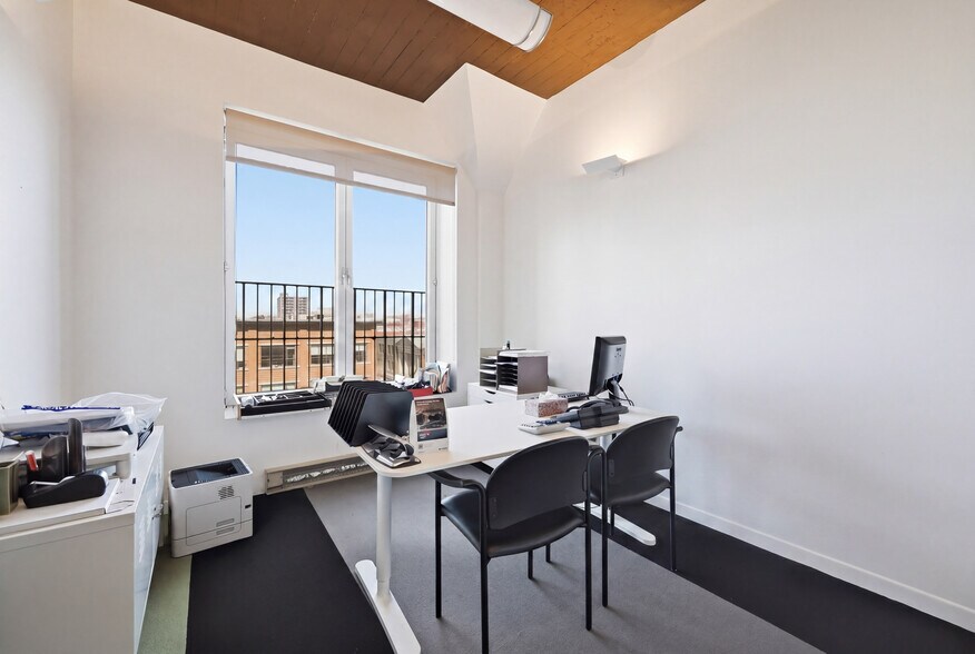 More Photos Of 4446 Boul Saint-Laurent, Montréal Loft Creative Space For Lease