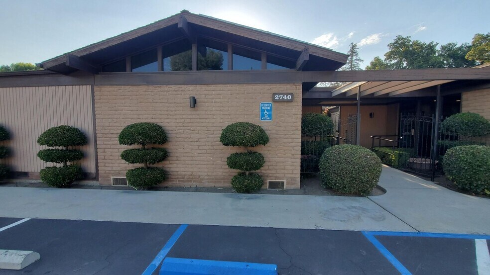 Primary Photo Of 2740 W Main St, Visalia Medical For Lease