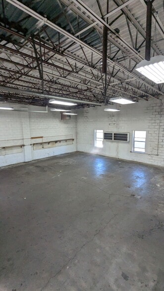 More Photos Of 57 Plainfield Ave, Bedford Hills Warehouse For Lease