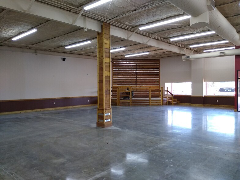 More Photos Of 800 S International Blvd, Hidalgo Freestanding For Lease