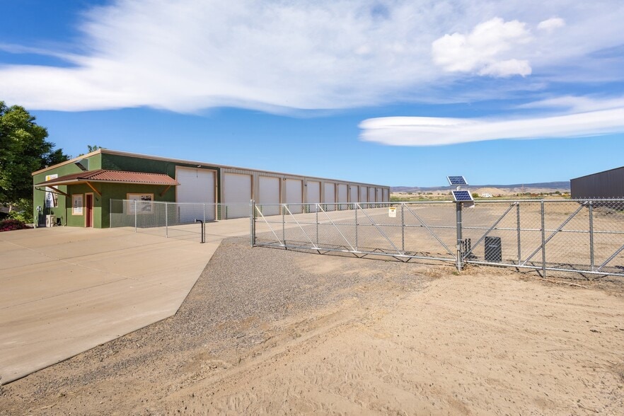 More Photos Of 320 Denny Ct, Montrose Self Storage For Sale
