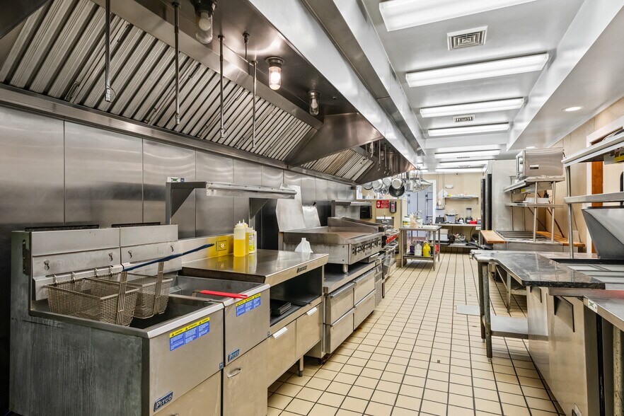 More Photos Of 5626 W Lincoln Hwy, Parkesburg Restaurant For Sale