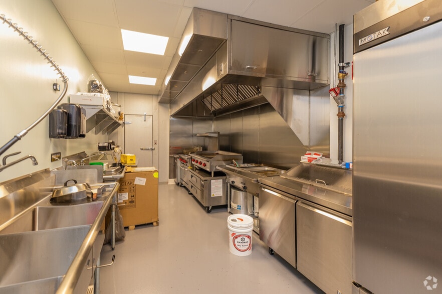 More Photos Of 2005 NW 97th Ave, Miami Freestanding For Lease