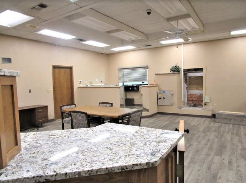 More Photos Of 100 S Main St, Miami Office For Sale