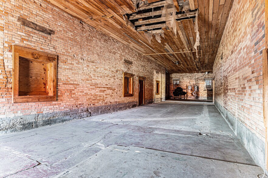 More Photos Of 226 Baldwin St, Big Rapids Light Distribution For Sale