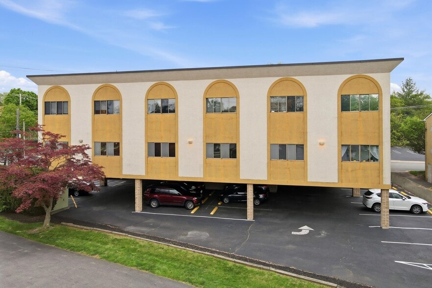 Primary Photo Of 212 N Main St, North Wales Medical For Sale