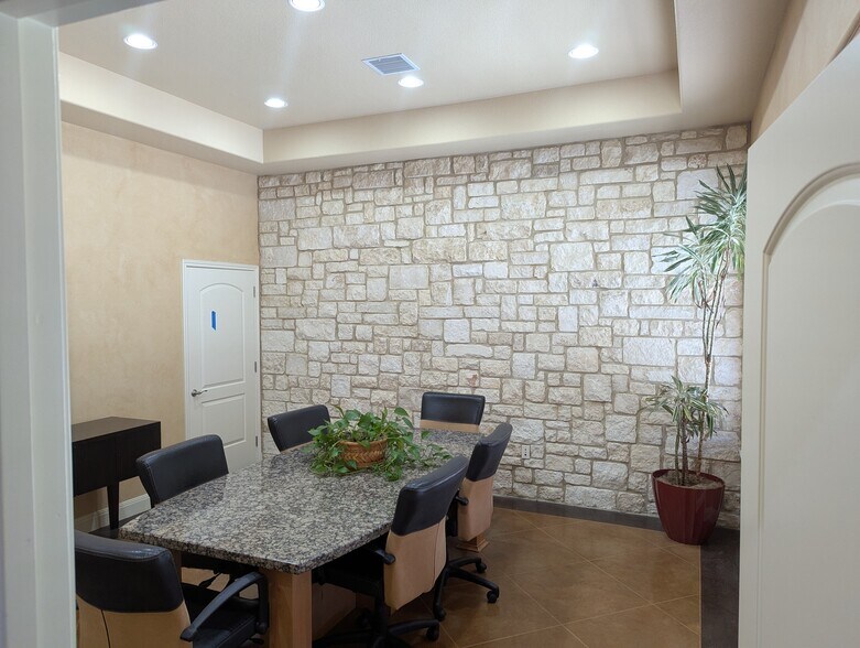 More Photos Of 1911 Corporate Dr, San Marcos Office For Lease