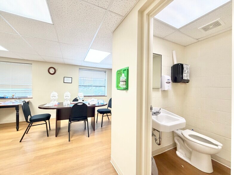 More Photos Of 1330 Mercer St, Princeton Office For Sale