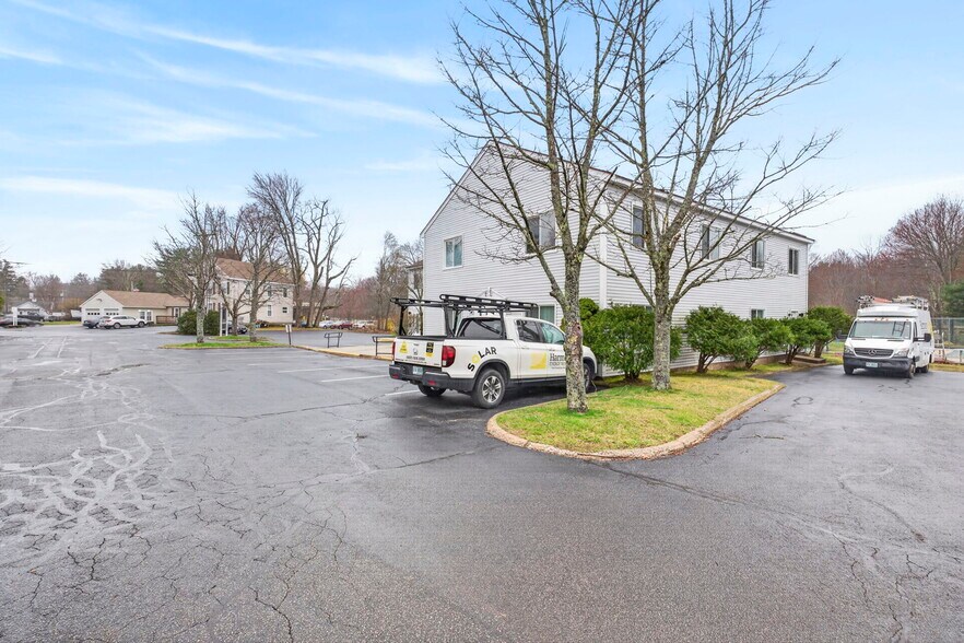 More Photos Of 24 Stickney Ter, Hampton Office For Sale