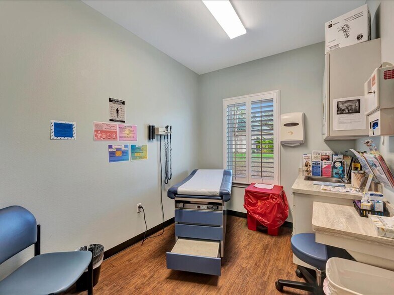 More Photos Of 203 Christie Dr, Lufkin Healthcare For Sale