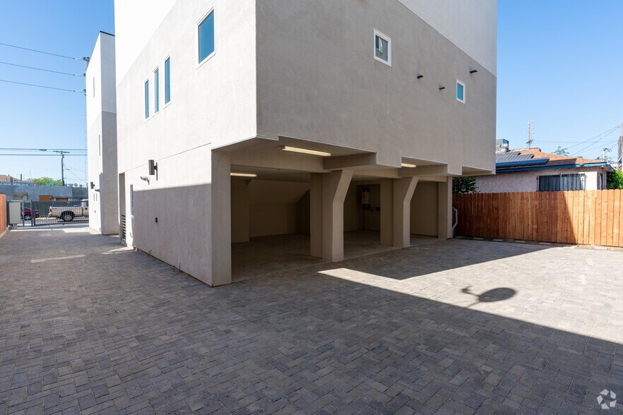More Photos Of 11437 Hatteras St, North Hollywood Apartments For Sale