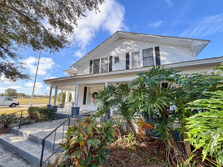 More Photos Of 945 E Broadway St, Fort Meade Specialty For Sale