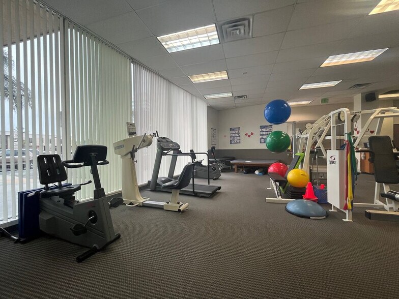 More Photos Of 17122 Beach Blvd, Huntington Beach Medical For Lease