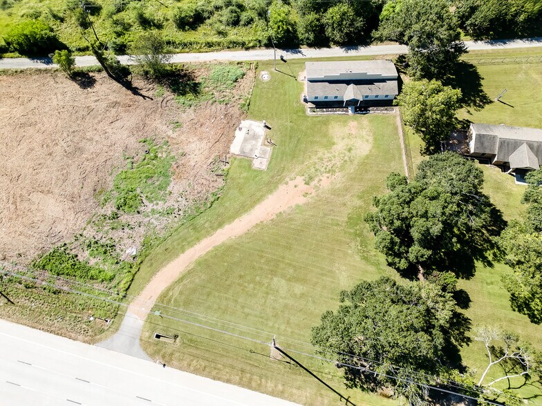 More Photos Of 4095 SE I 10 Frontage Rd, Sealy Medical For Lease