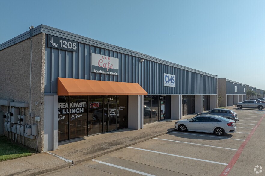 More Photos Of 1213 W Carrier Pky, Grand Prairie Unknown For Lease