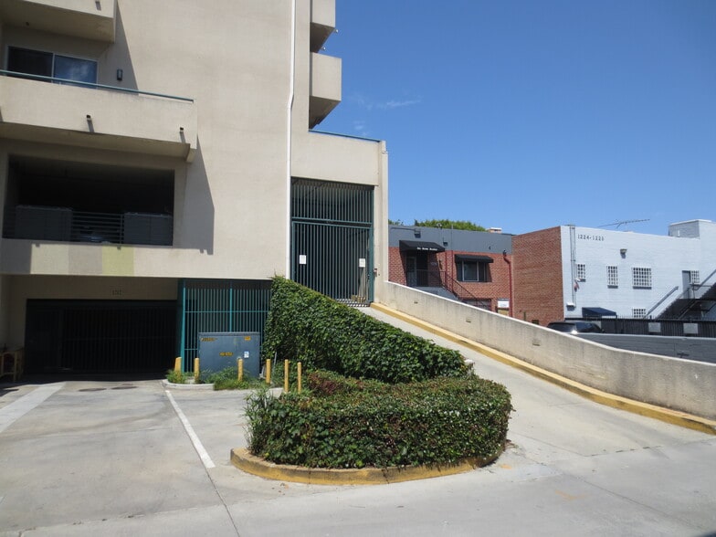 More Photos Of 1212 5th St, Santa Monica Apartments For Lease