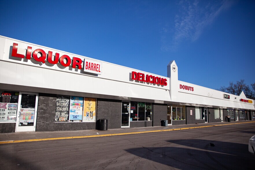 More Photos Of 2700-2750 N Douglas Dr N, Crystal Freestanding For Sale