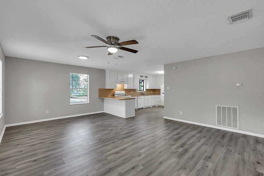 More Photos Of 29806 Lazy Ln, Spring Office Residential For Lease