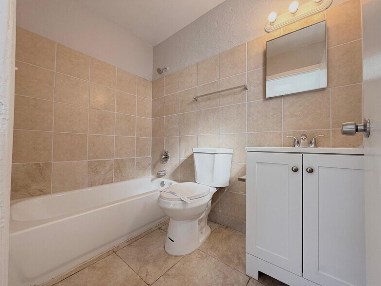 More Photos Of 920 S K St, Lake Worth Apartments For Sale