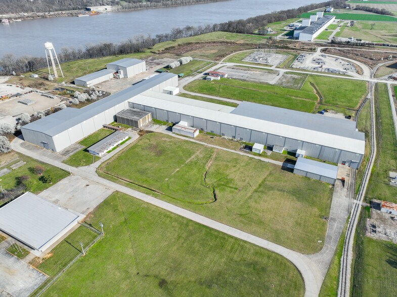 More Photos Of 2870 River Rd, Hawesville Warehouse For Lease