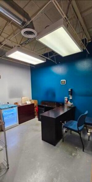 More Photos Of 136 Washington SE, Albuquerque Storefront Retail Office For Sale