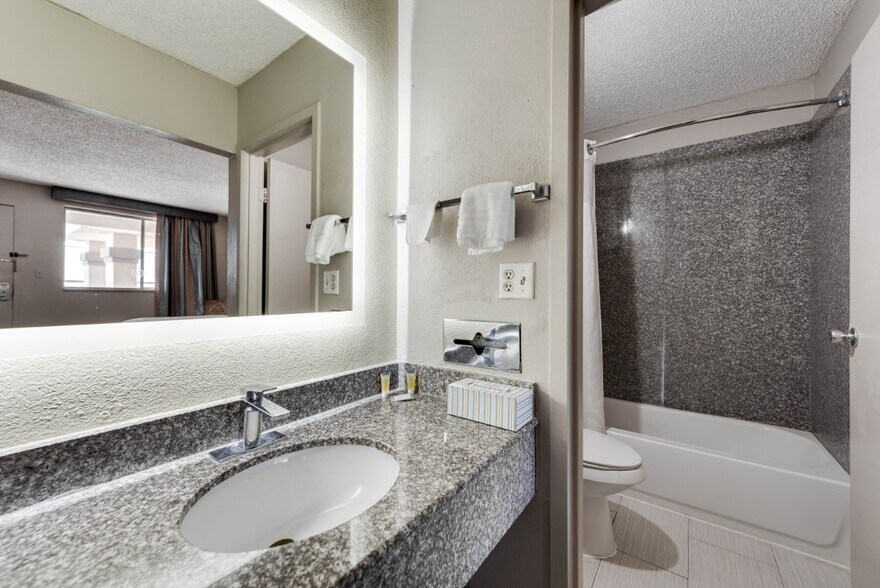 More Photos Of 3023 E Hwy 80, Odessa Hotel For Sale