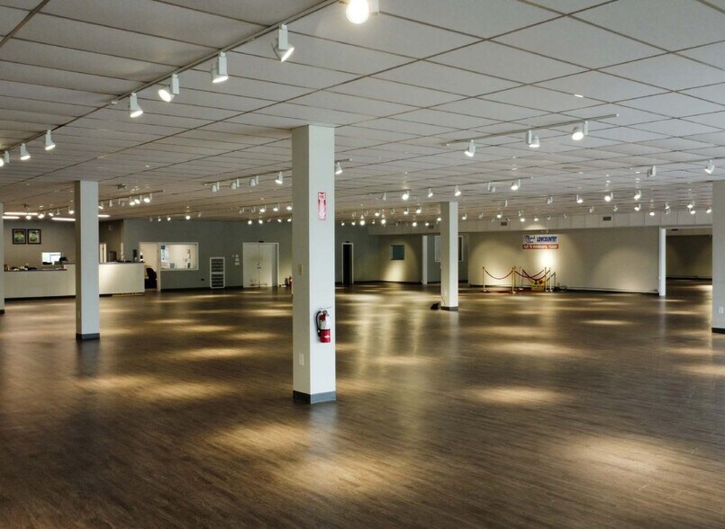 More Photos Of 5550 Rivers Ave, Charleston Freestanding For Sale