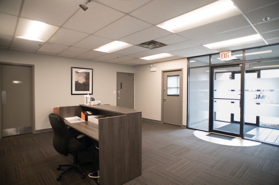 More Photos Of 3300-3306 N Knox Ave, Chicago Warehouse For Lease