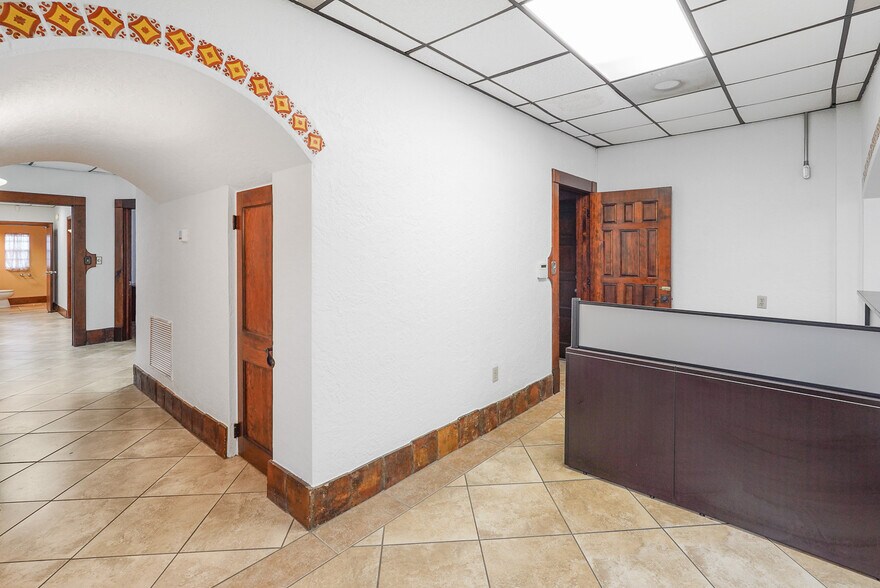 More Photos Of 537 10th St W, Bradenton Office For Lease