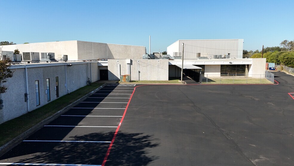 More Photos Of 6801 Meadowbrook Dr, Fort Worth Specialty For Sale