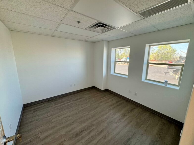 More Photos Of 3244 N Black Butte Ct, Nampa Warehouse For Sale