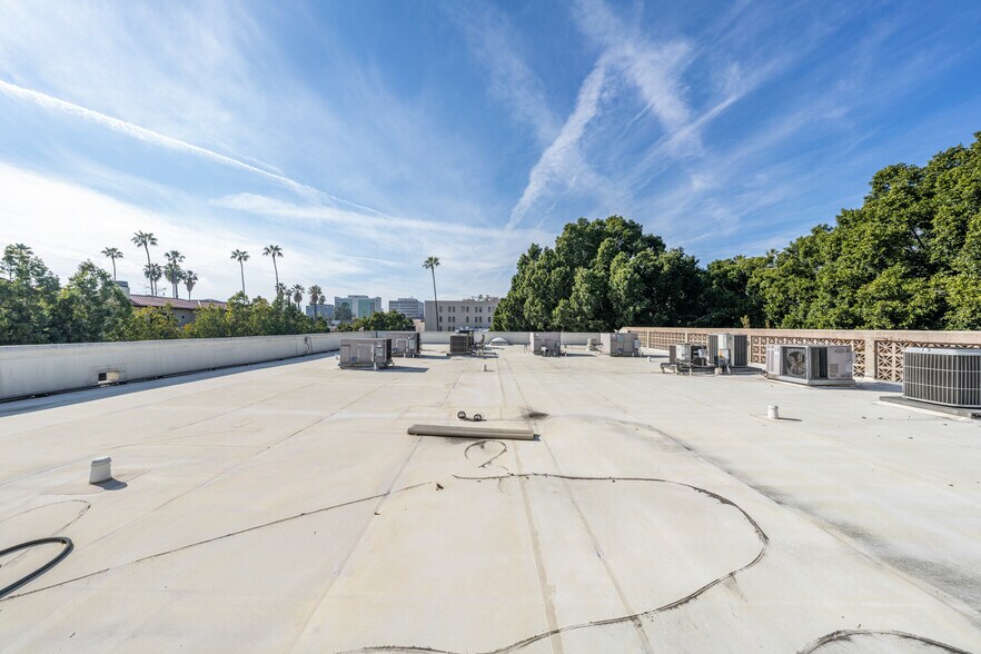 More Photos Of 690 E Green St, Pasadena Office For Lease