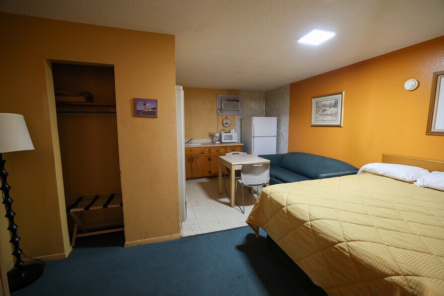 More Photos Of 205 E Broadway St, Fritch Hotel For Sale