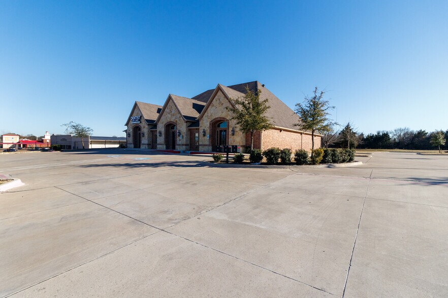 More Photos Of 110 E Belt Line Rd, Cedar Hill Office For Lease