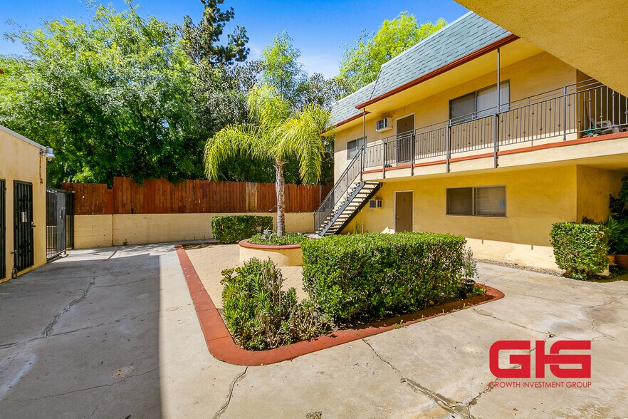 More Photos Of 4121 Marmion Way, Los Angeles Apartments For Sale